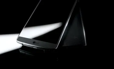 LG a lansat un smartphone cu două ecrane şi două camere pentru selfie-uri