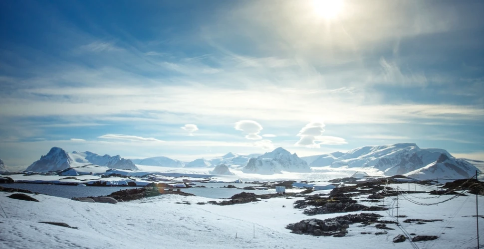 Trei canioane uriaşe au fost descoperite sub stratul de gheaţă din Antarctica