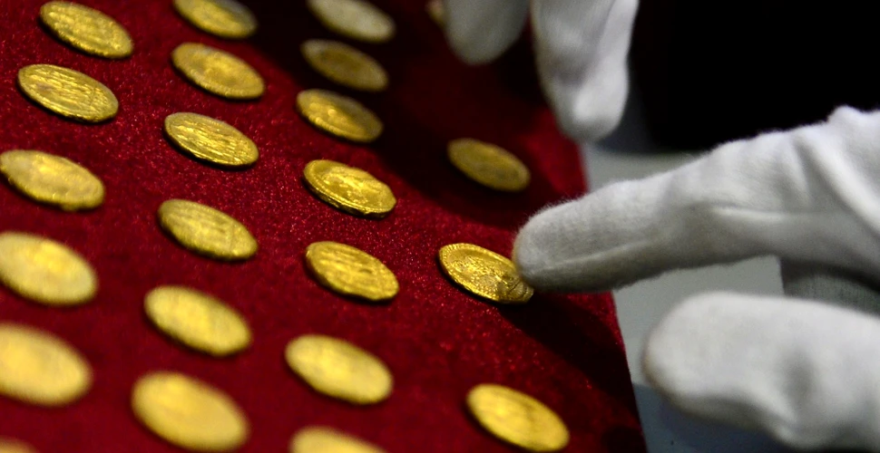Un tezaur din monede de aur, cu valoare istorică deosebită, descoperit din întâmplare într-o casă din Cluj