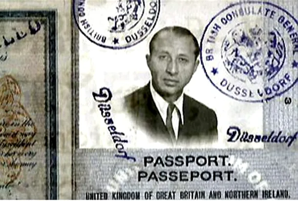 Unul dintre paşaporturile lui Duşan Popov.