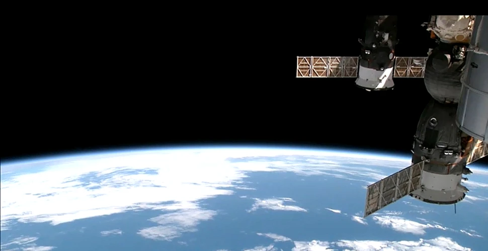 Capsula spaţială Dragon, construită de SpaceX, s-a conectat cu succes la Staţia Spaţială Internaţională