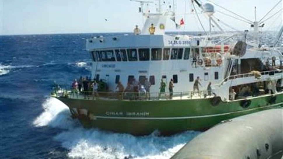 Pescarii turci ataca navele Greenpeace cu focuri de arma