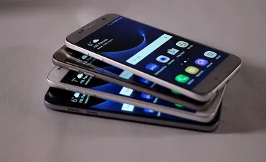 Viitoarele telefoane Samsung ar putea avea un ecran curbat întins până pe spatele carcasei