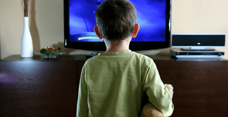 Ce i se întâmplă copilului tău dacă stă mult la televizor?