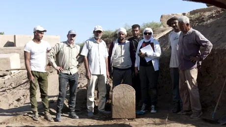 Un monument egiptean din piatră care înfățișează un împărat roman în rolul unui faraon a fost descoperit în Luxor