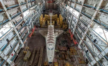 În 1988, sovieticii lansau în spaţiul cosmic singura lor navă spaţială reutilizabilă. Acum, vehiculul mai poate fi văzut doar în imagini – GALERIE FOTO+VIDEO
