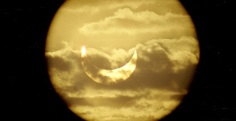 O eclipsă parţială de Soare, vizibilă şi din România, pe 20 martie