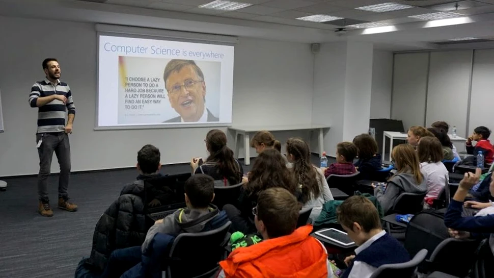 4000 de elevi români au dat viaţă personajelor din Minecraft la Hour of Code
