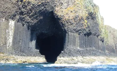 ”Fingal’s Cave”, o minune a naturii care a inspirat artiştii şi fascinează turiştii – FOTO + VIDEO