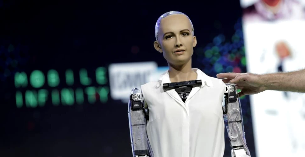 Robotul Sofia linişteşte temerile oamenilor cu privire la pericolele inteligenţei artificiale