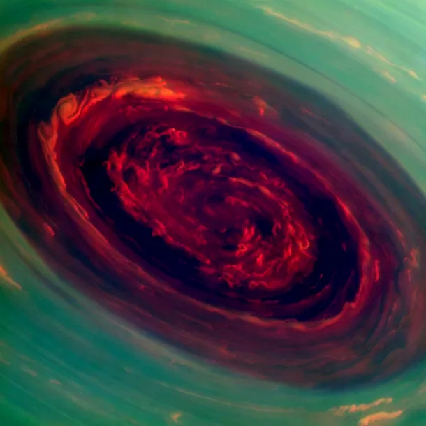 „Ochiul” furtunii de pe Saturn