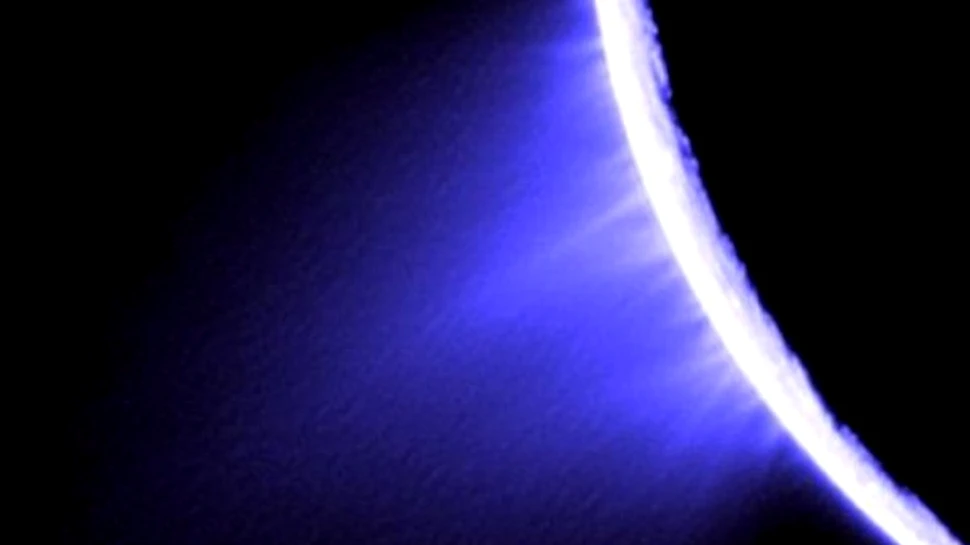 Ar putea exista viata pe luna inghetata a lui Saturn
