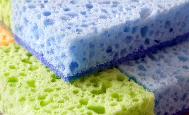 Un burete 3D imprimat transformă apa sărată în apă potabilă doar cu ajutorul soarelui