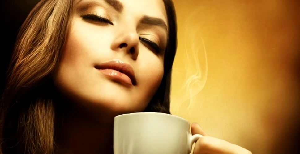Două ceşti de cafea pe zi protejează femeile de depresie