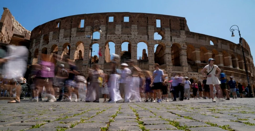Turistul care și-a scrijelit numele pe Colosseum ar fi aflat abia acum cât de vechi este monumentul
