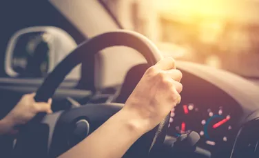 Muzica pe care o asculți influențează cât de bine conduci