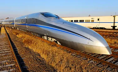 Chinezii testează trenul care circulă cu 500 km/oră (VIDEO)