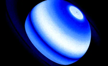 Telescopul Hubble a descoperit că inelele lui Saturn încălzesc atmosfera planetei