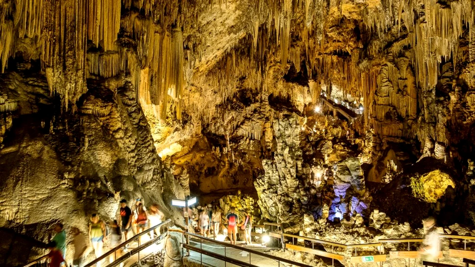 Cea mai vizitată peșteră din Spania a fost luminată de torțe timp de 41.000 de ani