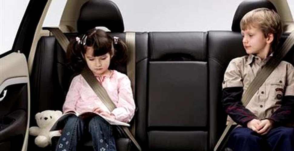 Cea mai frecventă greşeală făcută de părinţii care îşi transportă copiii cu maşina