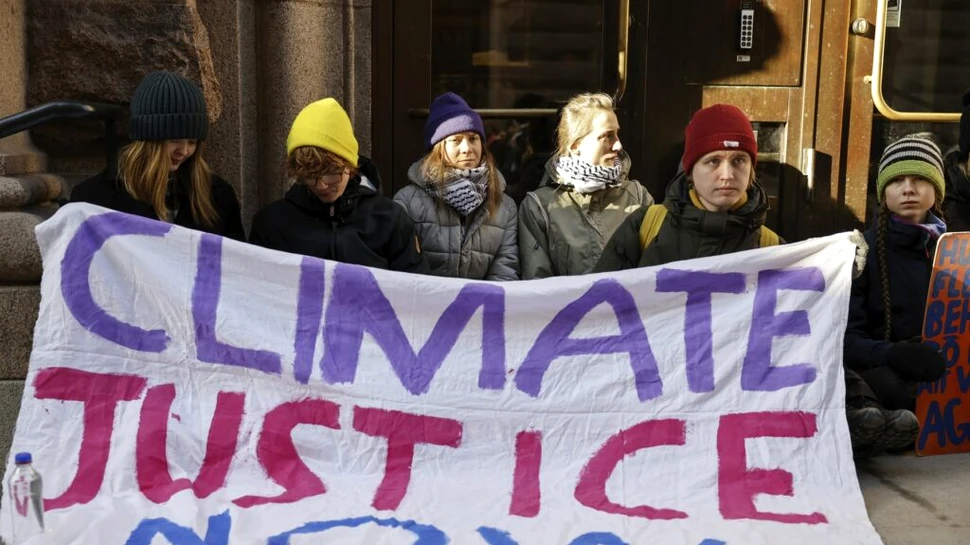 Greta Thunberg și alți activiști de mediu au blocat intrările în Parlamentul Suediei