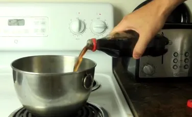 Ce se întâmplă dacă fierbem Coca-Cola? Experiment impresionant (VIDEO)