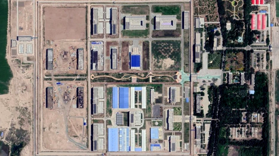 Noi imagini prin satelit dezvăluie că aproape 400 de „lagăre de concentrare” au fost construite în Xinjiang