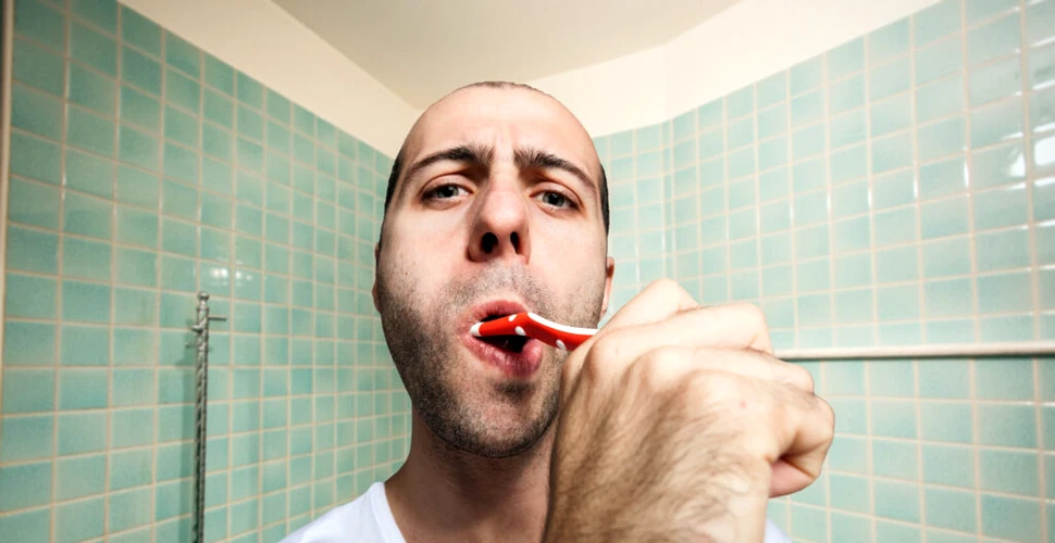 Ar trebui înlocuită periuța de dinți după ce am fost bolnavi? Iată răspunsul dentiștilor