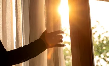 De ce dormitul mai mult în weekend poate fi sănătos?