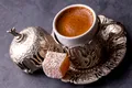 Cafeaua nu este doar o băutură. Ce spun ritualurile din jurul ei despre felul în care trăim
