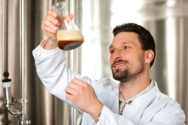 Laboratorul de analize este o componentă indispensabilă a unei fabrici moderne de bere