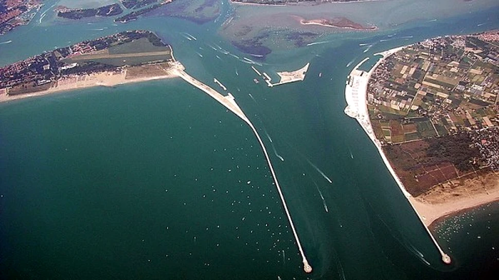 3.000 de oameni lucrează la proiectul gigant de protejare a Veneţiei!