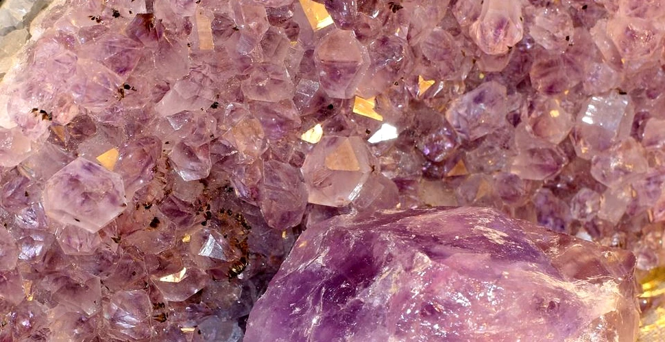 Peste 100 de minerale din opt ţări şi insule, expuse la Muzeul din Alba Iulia