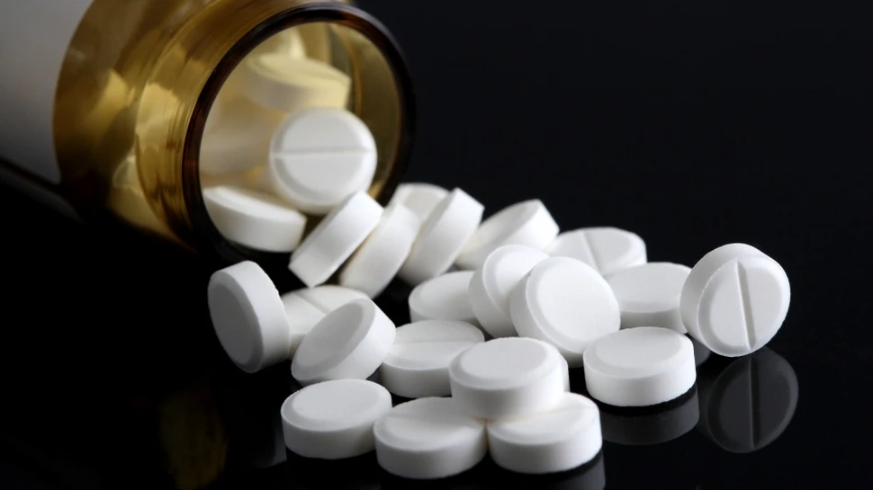 O aspirină luată în fiecare zi este extrem de periculoasă pentru mulţi oameni. Medicii continuă să o recomande