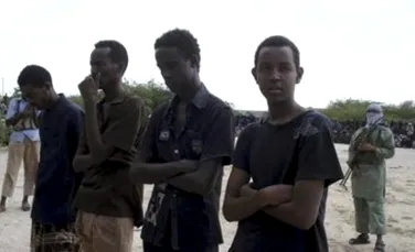 Premiantii din Somalia sunt rasplatiti cu AK-47