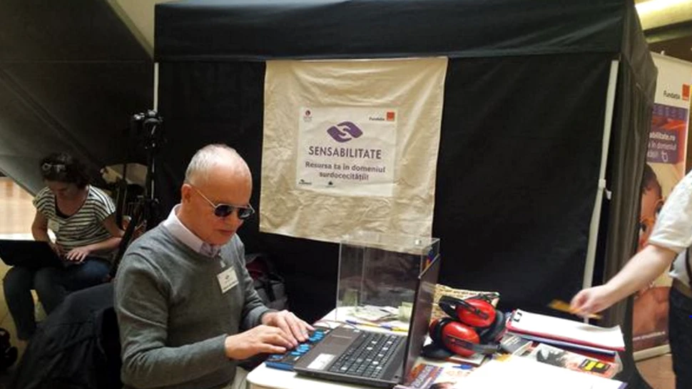 Timişorenii au experimentat într-un cort senzorial cum e să nu vezi şi să nu auzi