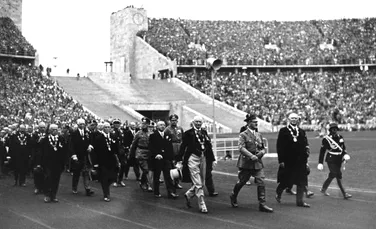 Cum s-au desfăşurat Jocurile Olimpice din 1936 sub dictatura regimului nazist. ”Mulţimea ţipa şi îl ovaţiona pe Hitler. Era înfricosător!”