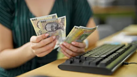 Aproape două treimi dintre români se confruntă cu dificultăți financiare, arată un sondaj