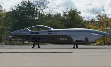 Un start-up a dezvăluit „prima mașină de curse electrică și zburătoare din lume”
