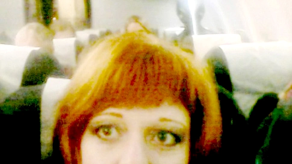 ”Bomba” fotografică  din avion. Extraterestul din selfie-ul unei rusoaice – FOTO+VIDEO