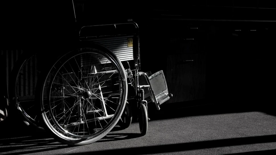 Un bărbat a stat 43 de ani în scaun cu rotile din cauza unui diagnostic greşit