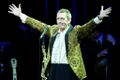 Hugh Laurie, cel mai bine plătit actor de televiziune în 2010. „Oamenii vor supraviețui și vor găsi fericirea”