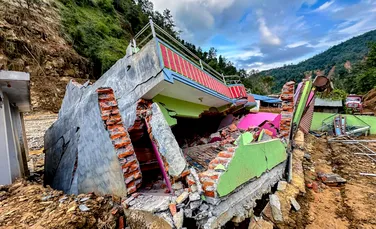 O femeie a fost găsită în viață după 10 zile printre ruinele din Nepal