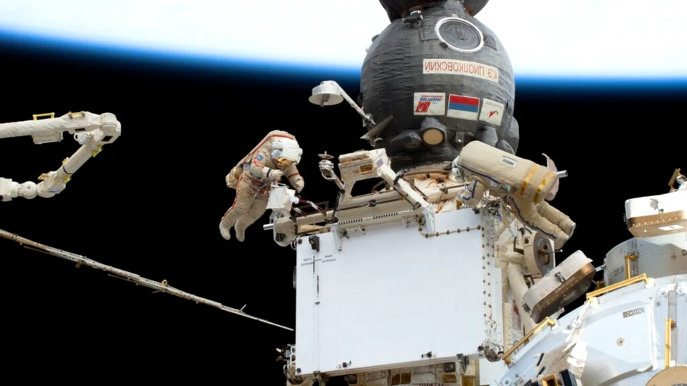 O scurgere de la naveta Soyuz a amânat plimbarea spațială a cosmonauților de pe ISS