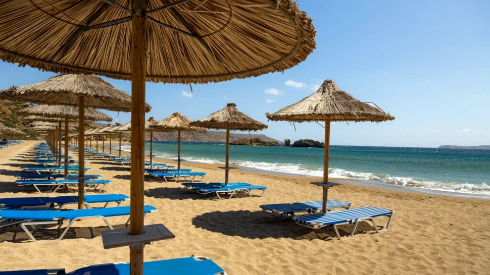 Noi reguli pe plajele din Grecia din cauza numărului prea mare de turiști