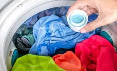 Companie de detergent, semnal de alarmă pentru mediu: Spălați-vă hainele mai rar!