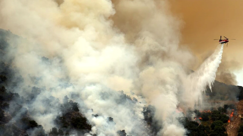 Un aeroport din statul american California a fost înconjurat de incendiile de vegetație