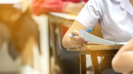 Iată cum expunerea la căldură afectează performanța cognitivă a elevilor