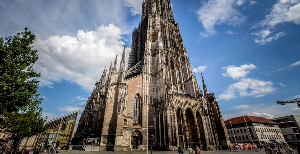 Cea mai înaltă biserică din lume se erodează din cauza persoanelor care urinează la baza ei
