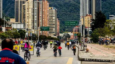 De ce Bogotá închide drumurile pentru mașini și lasă loc bicicletelor